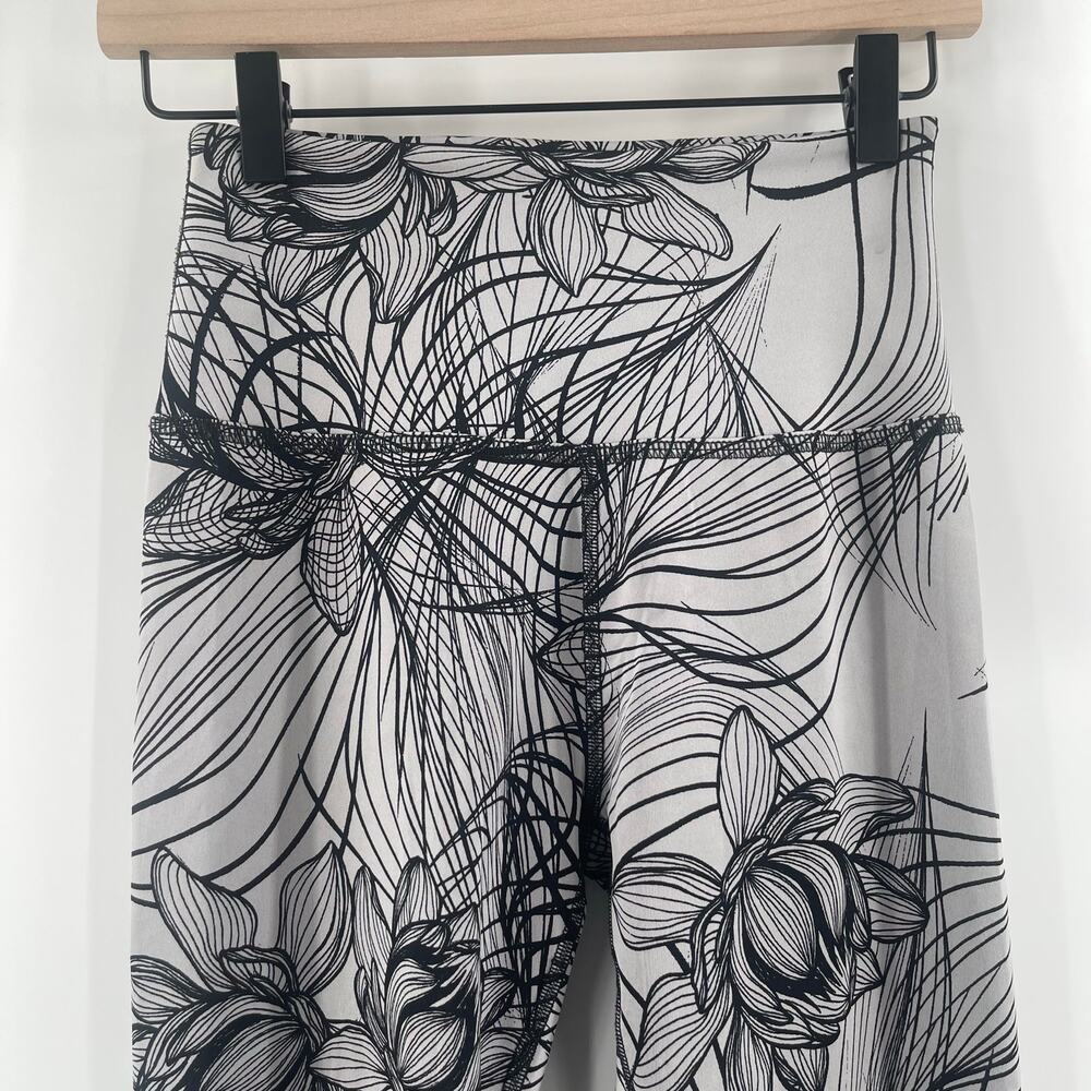 BEYOND YOGA Leggings Small Abstract Floral Gray  High Waist Flip It & Reverse It - Picture 7 of 10